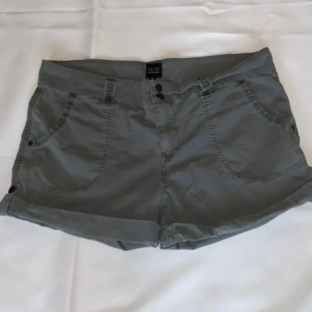 BLUE Saks Fifth Ave Gray Cuffed Shorts Size 31